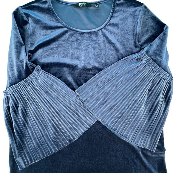 Du Jour Elegant Blue Velvet Pleated Bell Sleeve Tunic Top Size Medium - Picture 9 of 16